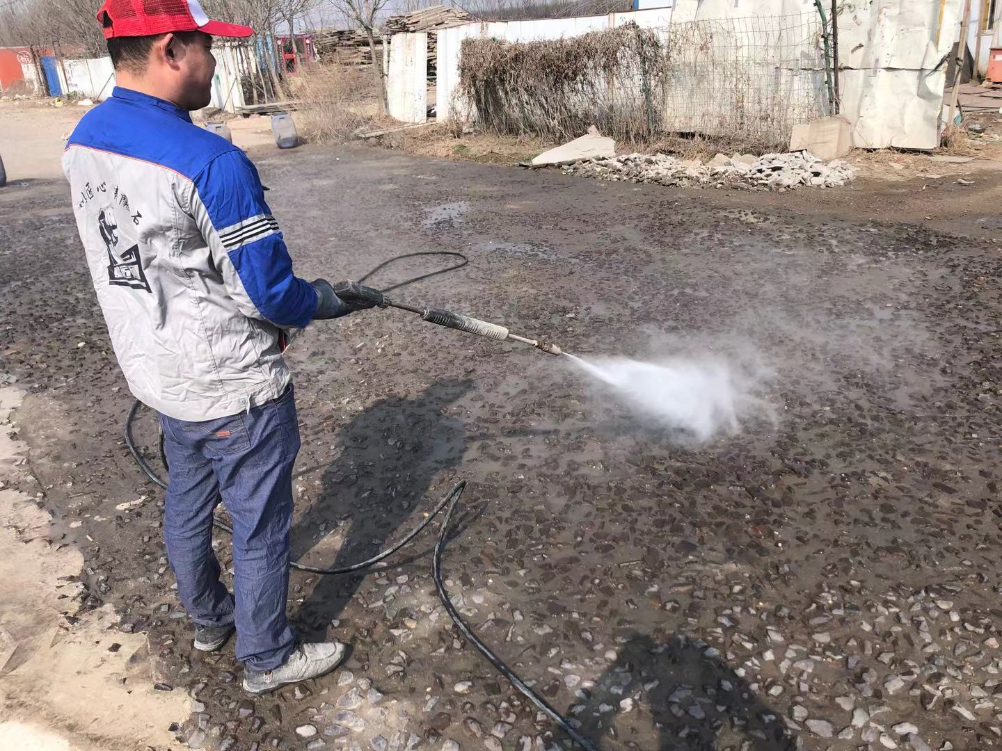 修补砂浆的施工方法一：清除地面杂质